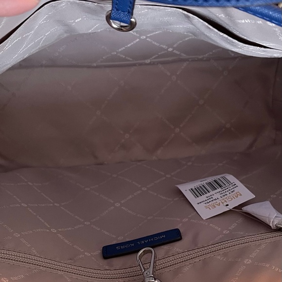 NWT Michael Kors jet set tote - Picture 3 of 6